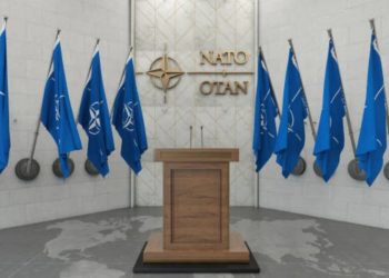Foto sala conferenze e comunicazioni della Nato. La Nato annuncia riduzione del contingente Kfor in Kosovo: “Stabili le condizioni di sicurezza”