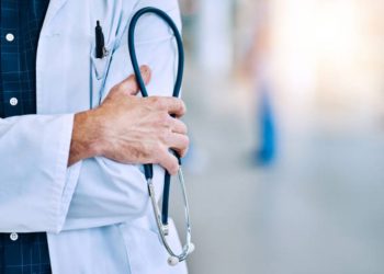 Naufraga la riforma di Orazio Schillaci - nella foto, un medico