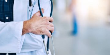 Naufraga la riforma di Orazio Schillaci - nella foto, un medico