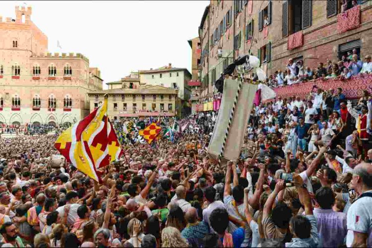 Palio di Siena: scelti i capitani, ora la corsa ai cavalli e ai fantini per il 2 luglio