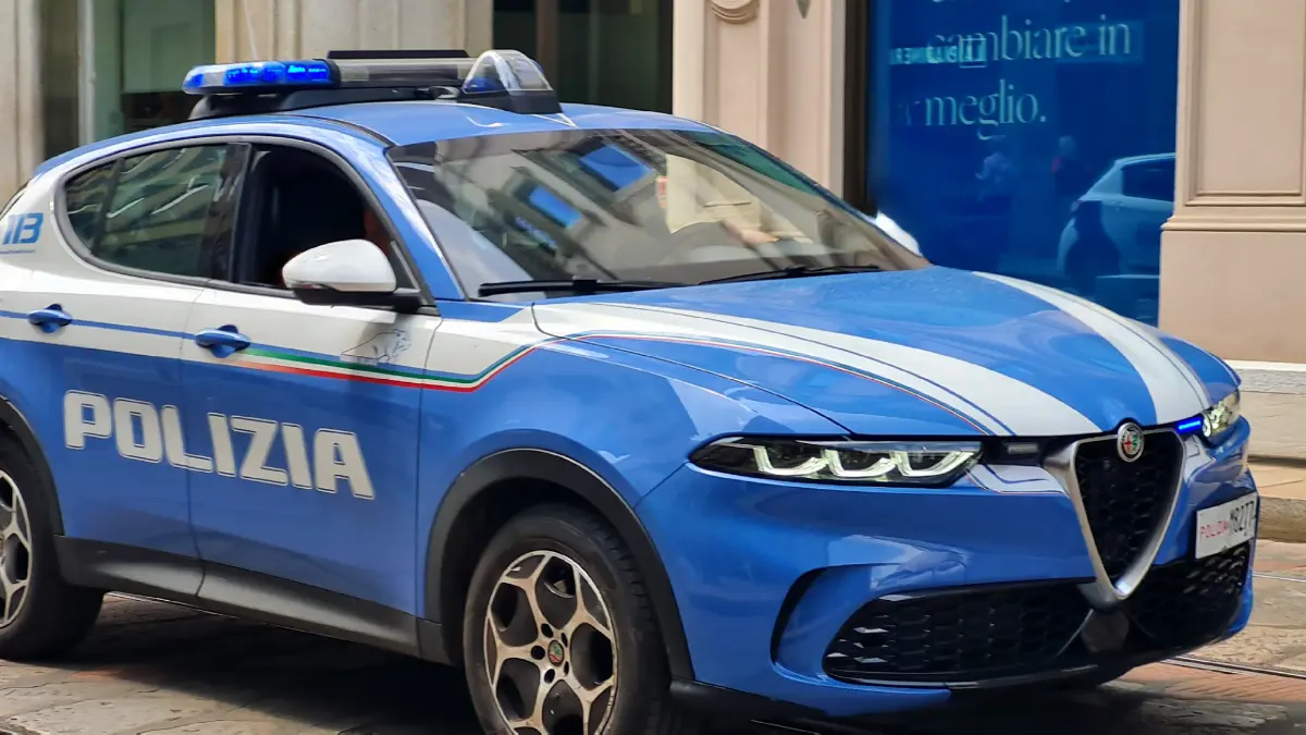 Bologna, un uomo muore durante un intervento di polizia: chi era la vittima