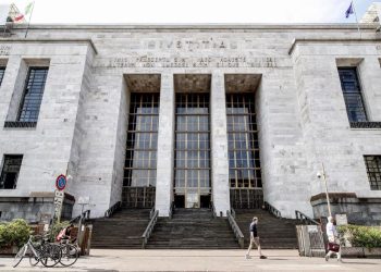 Violenza sessuale a Milano, i due indagati si presentano in procura - nella foto, la procura di Milano