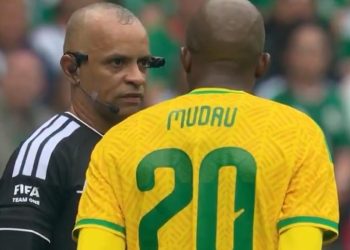 L'arbitro Sampaio dimentica l'inglese - nella foto l'arbitro Sampaio