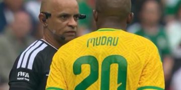L'arbitro Sampaio dimentica l'inglese - nella foto l'arbitro Sampaio