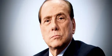 Un primo piano di Silvio Berlusconi