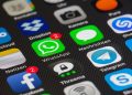 Schermo con diversi tipi di Social Media. Il Regno Unito impone nuove regole ai Social Media