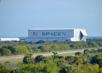 SpaceX hangar at LC39A, Kennedy Space Center.jpg