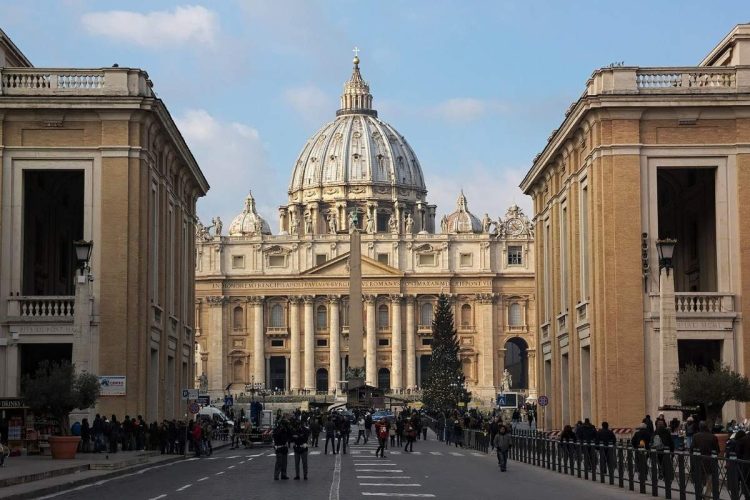Basilica di San Pietro. Suor Smerilli nominata prefetto del Dicastero per lo Sviluppo umano integrale è la terza donna in Vaticano