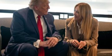 immagine di Trump e Meloni che parlano al G7 2026