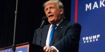 Il presidente degli Usa Donald Trump impone sanzioni sul Presidente di Cuba - nella foto, Donald Trump
