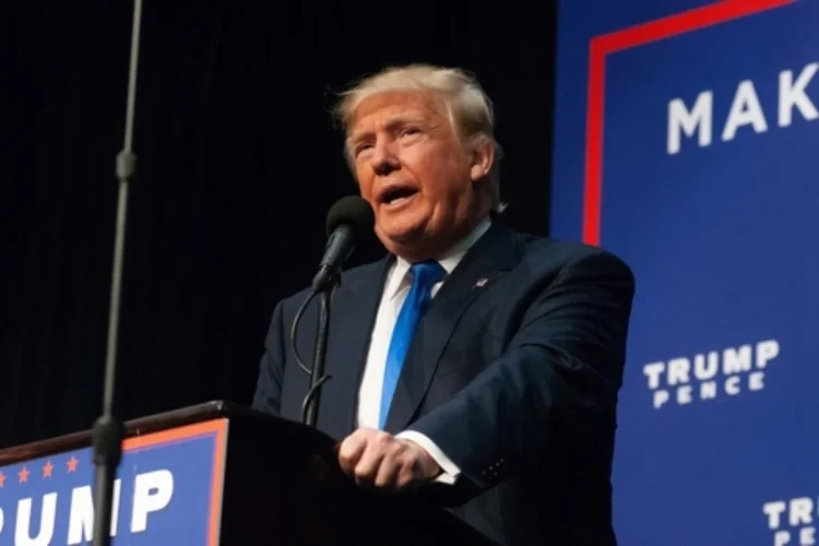 Il presidente degli Usa Donald Trump impone sanzioni sul Presidente di Cuba - nella foto, Donald Trump