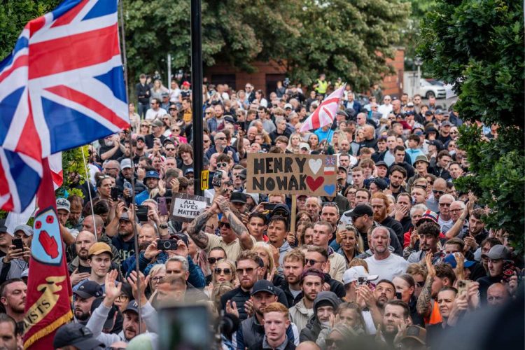 Una protesta contro la polizia a Southampton dopo la diffusione di nuove informazioni sulla morte di Henry Nowak