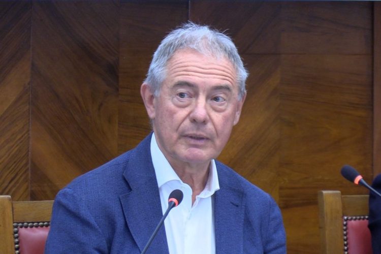 primo piano del Ministro Urso