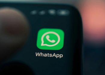 logo dell'app Whatapp sulla schermata home del telefono