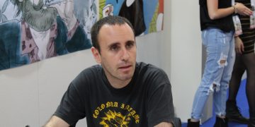 Zerocalcare durante un firmacopie
