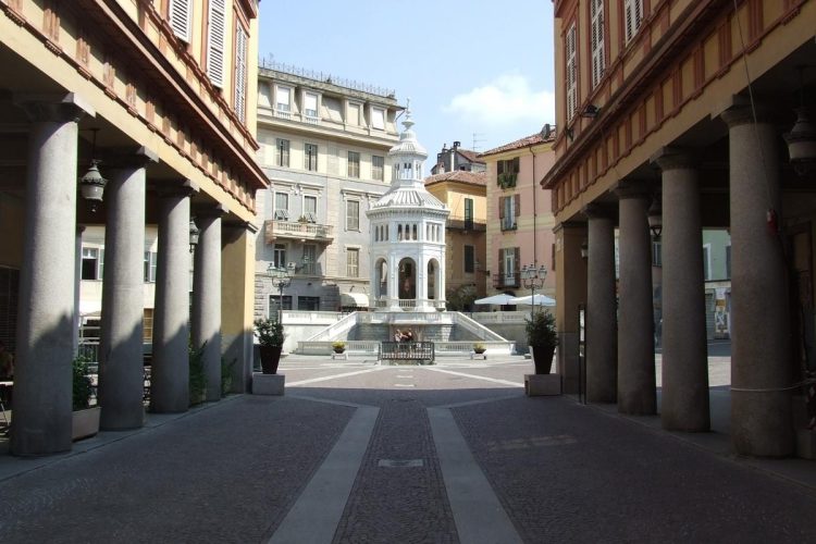 Una immagine del centro di Acqui Terme, città in cui debutterà una assessora generata con l'AI