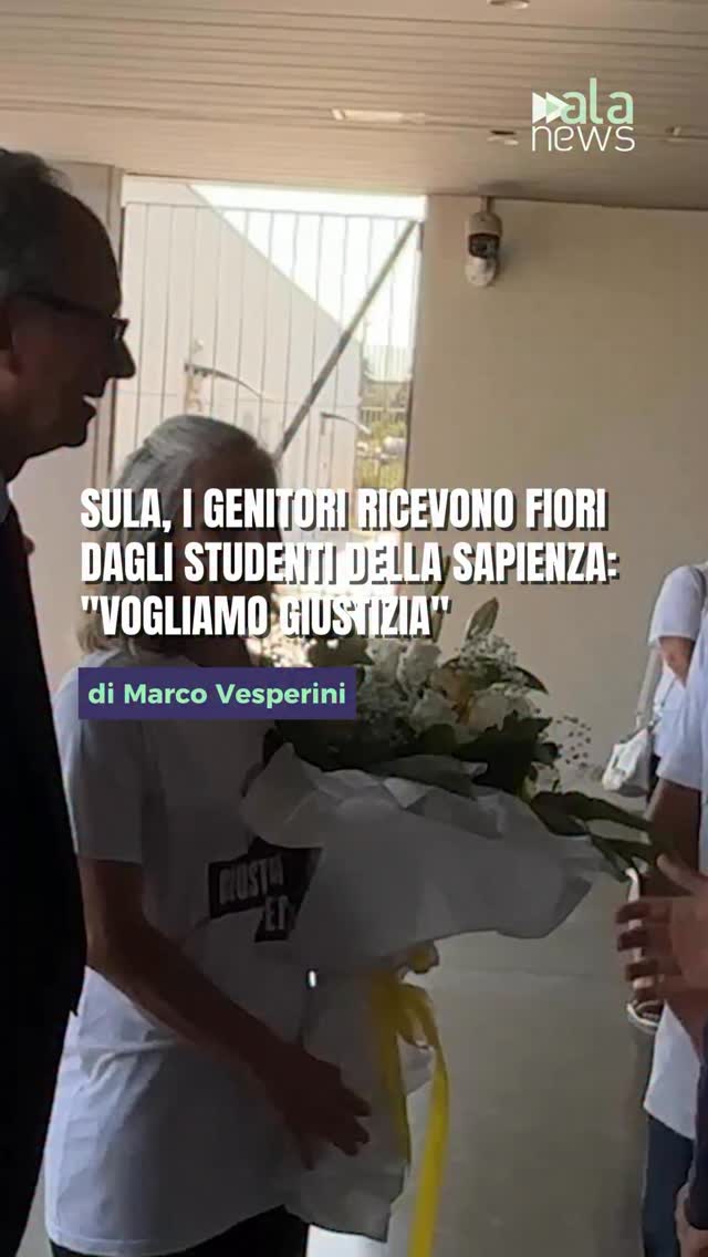 Rose, tulipani e messaggi di vicinanza accompagnano il gesto degli studenti del…