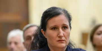 Alessia Pifferi in aula durante il processo, espressione seria