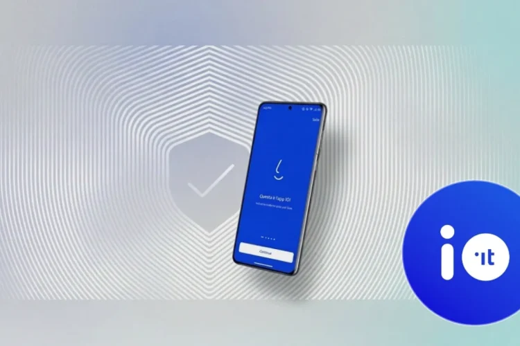 Smartphone con applicazione IO e logo .it su sfondo digitale