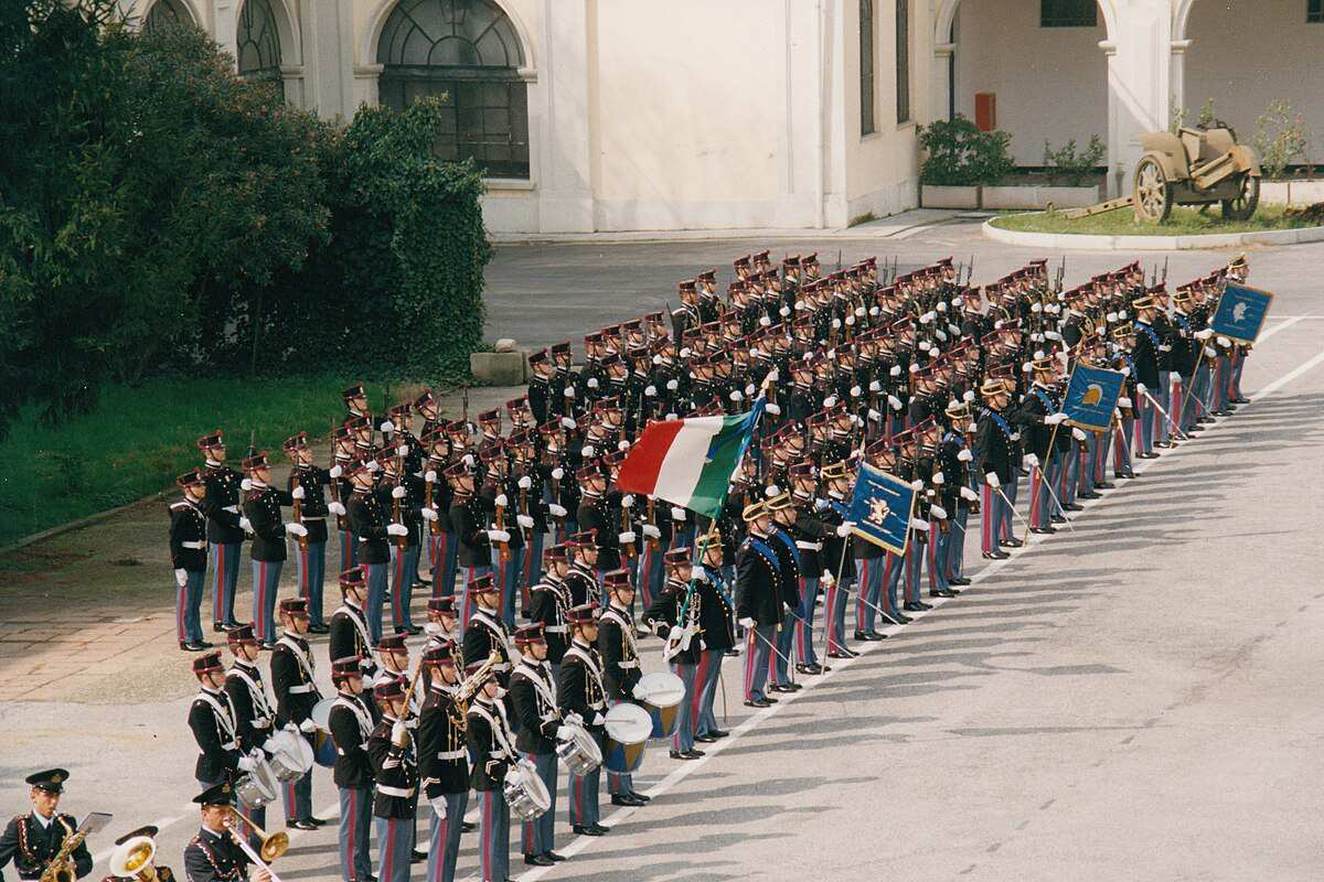 Milano, arrestato docente della scuola militare Teuliè per abusi su diversi allievi