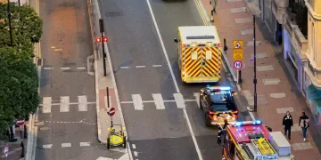 Mezzi di soccorso sulla strada transennata a Monaco dopo l'attentato