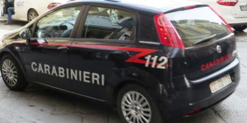 un auto dei carabinieri per uomo arrestato a Milano dopo aver investito e ucciso un altro uomo