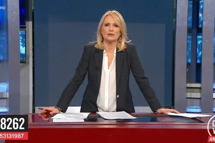 Federica Sciarelli conduce Chi l'ha Visto? in studio Rai