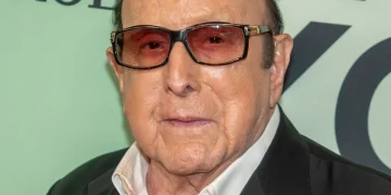 Clive Davis Springsteen 73 (cropped)