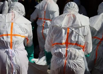 Virus Ebola, oltre 70 operatori infetti