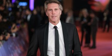 Emanuele Filiberto di Savoia sul red carpet della 19esima edizione del Rome film Festival. L'ex principe scrive a Mattarella sulle spoglie dei reali
