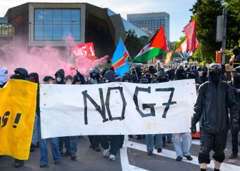 Gli scontri a Ginevra per il G7 da parte dei black bloc