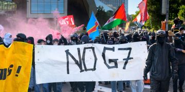 Gli scontri a Ginevra per il G7 da parte dei black bloc
