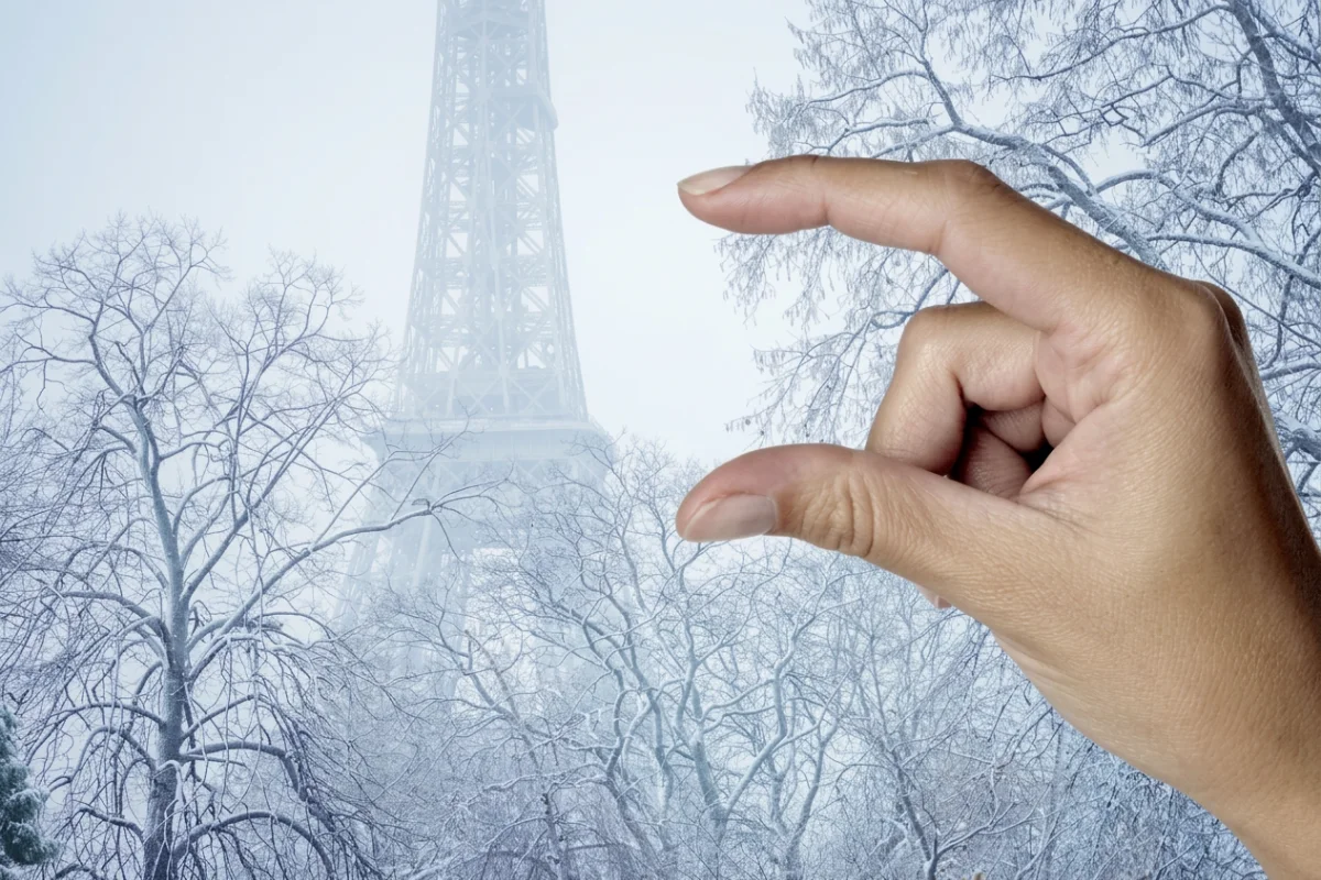 La Torre Eiffel si allunga con il caldo: non è una leggenda