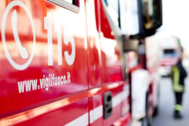 Incendio oggi a Pisa nello stabilimento della azienda Delca Energy