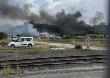 Fidene, incendio blocca i treni FL1: fumo e danni in un'area Rfi, indagini sulle cause