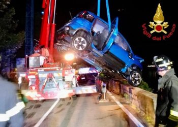 Auto nel lago di Como dopo lo schianto: un morto e arrestato il conducente ubriaco in fuga