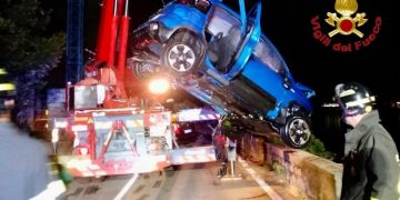 Auto nel lago di Como dopo lo schianto: un morto e arrestato il conducente ubriaco in fuga