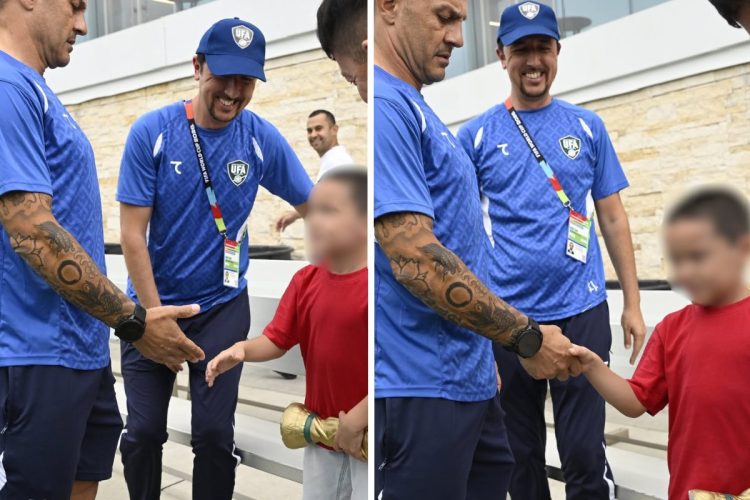 Fabio Cannavaro abbraccia il piccolo tifoso dell’Uzbekistan
