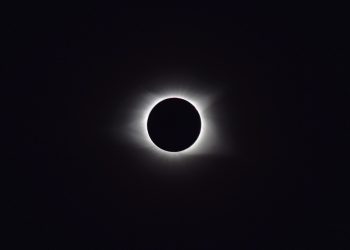 leoleobobeo-solar-eclipse-2017-2670351_1280.jpg