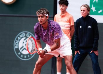 Immagine di Flavio Cobolli durante una partita al Roland Garros 2026