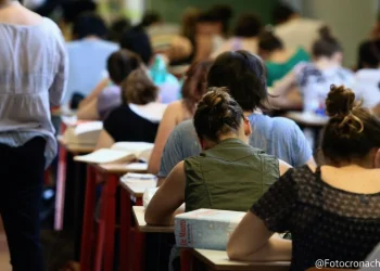 Studenti seduti ai banchi durante la prova della Maturità 2026