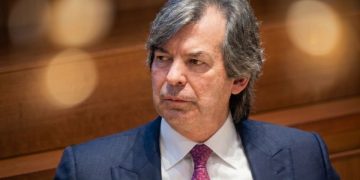 Intesa Sanpaolo guidata da Carlo Messina ha lanciato un’Opas volontaria totalitaria su Mps dal valore massimo di circa 30,6 miliardi di euro