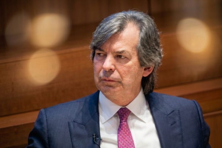 Intesa Sanpaolo guidata da Carlo Messina ha lanciato un’Opas volontaria totalitaria su Mps dal valore massimo di circa 30,6 miliardi di euro