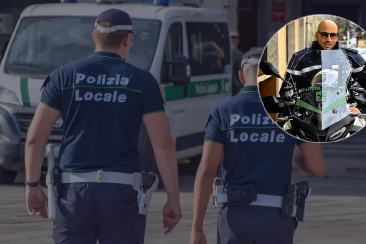 Due agenti polizia locale di schiena, volto di un agente casco moto