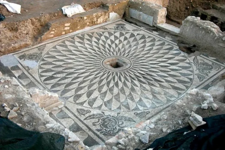 MOSAICO DELLE MEDUSE - VILLA OLIVELLA