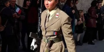 in foto Noemi Saetta. La giovane soldatessa dell'Esercito è morta mentre prestava servizio a Roma. Il ministro Guido Crosetto ha espresso vicinanza alla famiglia e ai colleghi del Reggimento Lancieri di Montebello.