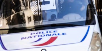auto della polizia francese