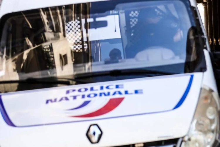 auto della polizia francese