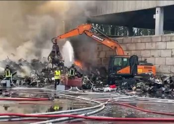 Milano: incendio ricicleria, Comune chiede di tenere le finestre chiuse | credits: @MiTomorrow via X