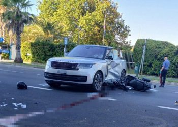 Schianto tra un suv e uno scooter nella notte a Pietrasanta
